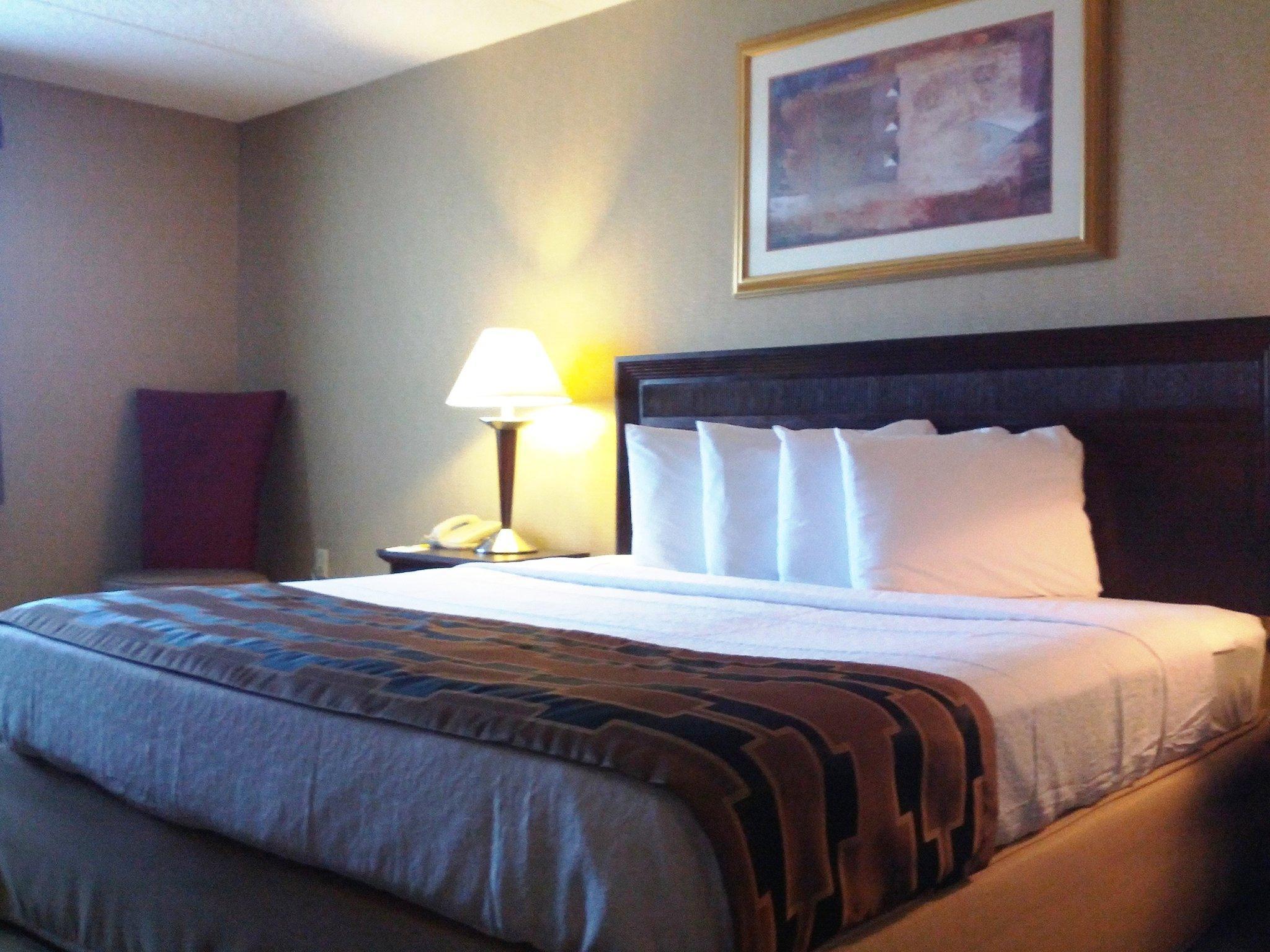 Howard Johnson By Wyndham Portsmouth Extérieur photo