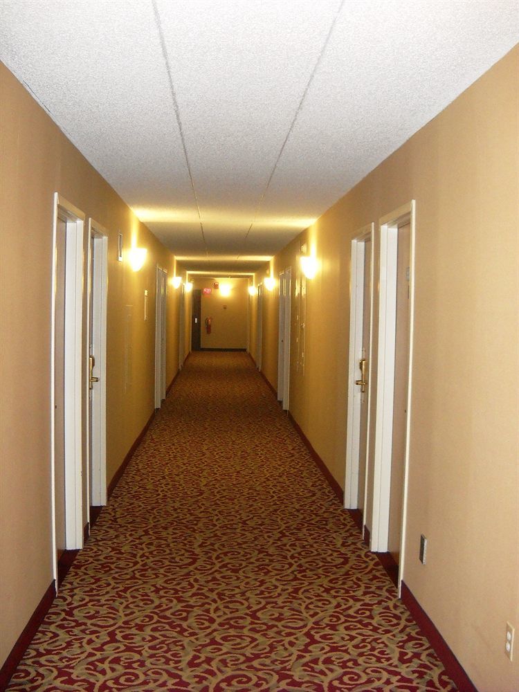 Howard Johnson By Wyndham Portsmouth Extérieur photo