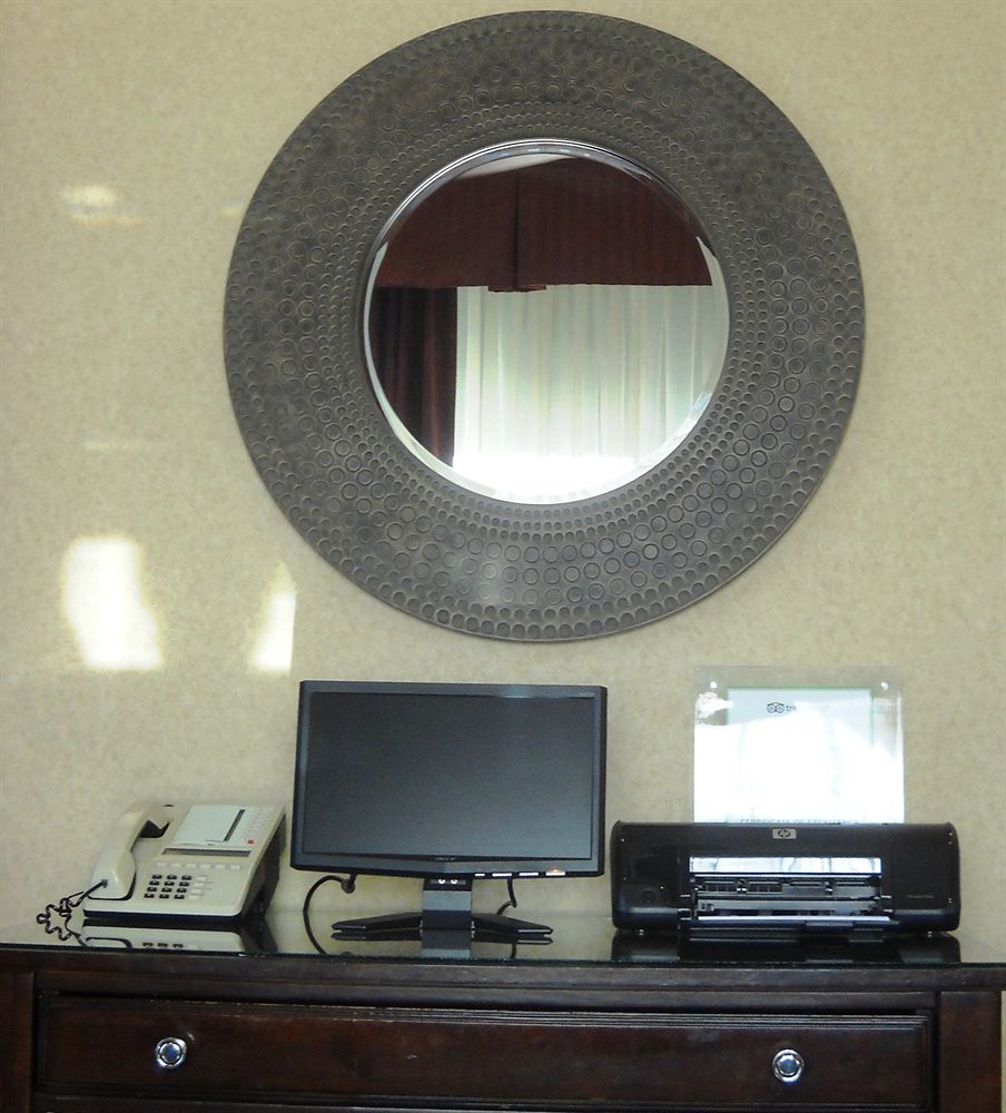 Howard Johnson By Wyndham Portsmouth Extérieur photo