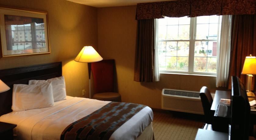Howard Johnson By Wyndham Portsmouth Extérieur photo