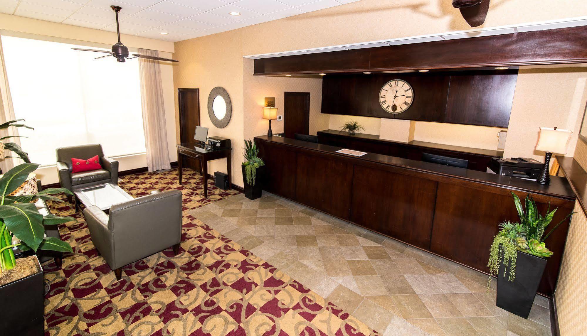 Howard Johnson By Wyndham Portsmouth Extérieur photo