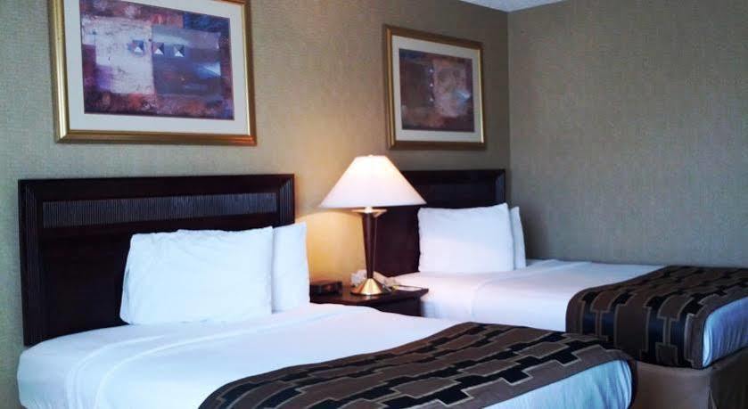 Howard Johnson By Wyndham Portsmouth Extérieur photo