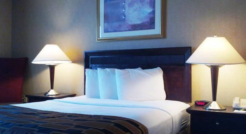 Howard Johnson By Wyndham Portsmouth Extérieur photo