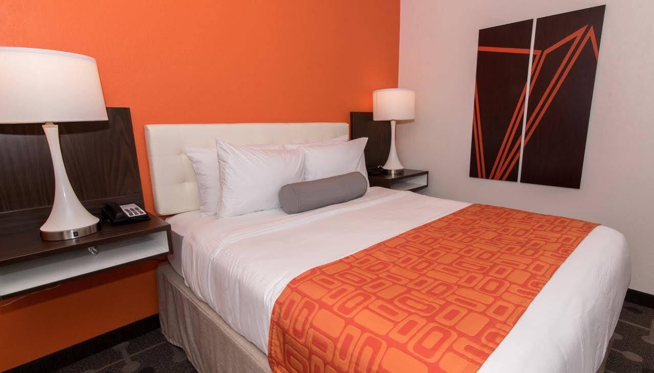 Howard Johnson By Wyndham Portsmouth Extérieur photo